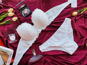 Комплект нижнего белья Кружевной Perwella 1728